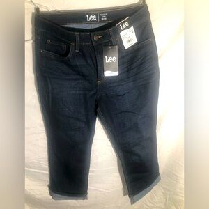 NWT-Lee Capris Midrise Regular Fit,Devotion  Size 10M Deep Dye-Dark Blue